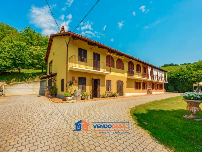 Casa con 6 locali in vendita in Frazione Rossi, Monticello d'Alba
