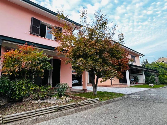 Casa trilocale in vendita in Viale Luigi Cadorna, Centro, Casalpusterlengo