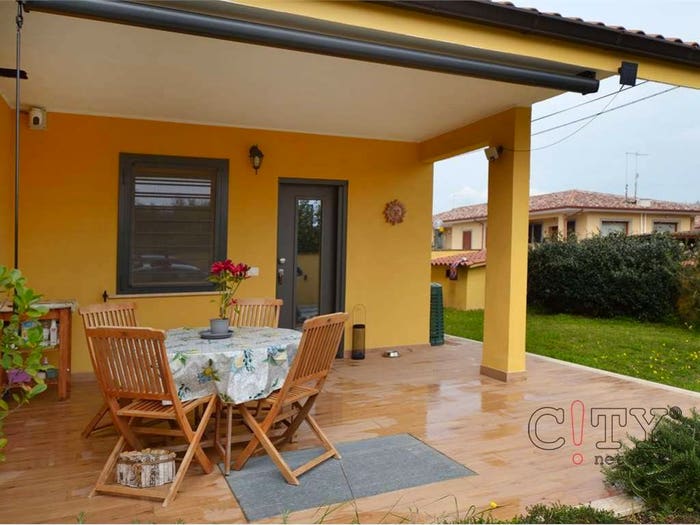 Casa quadrilocale in vendita in Via Mar Ligure, Torvaianica Alta, Pomezia