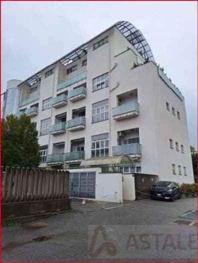 Appartamento con 6 locali in vendita in Niguarda, Milano