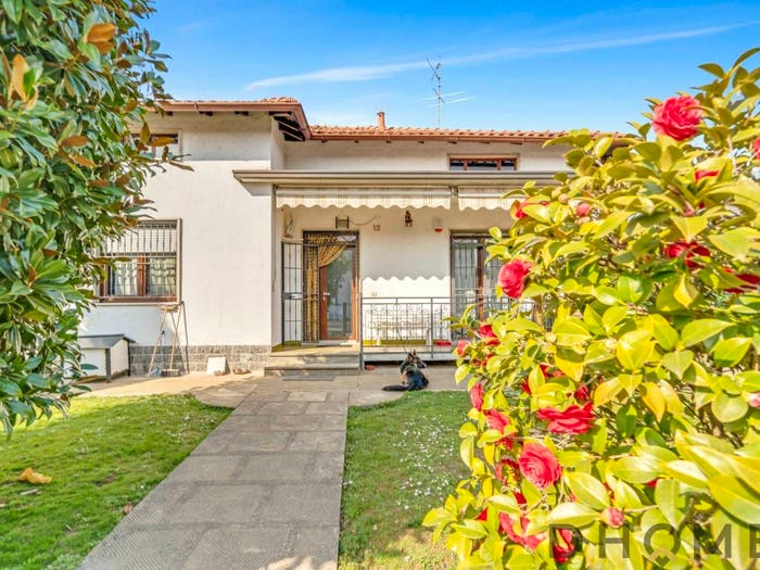 Casa trilocale in vendita in Via A Manzoni Madone BG Italia, Madone