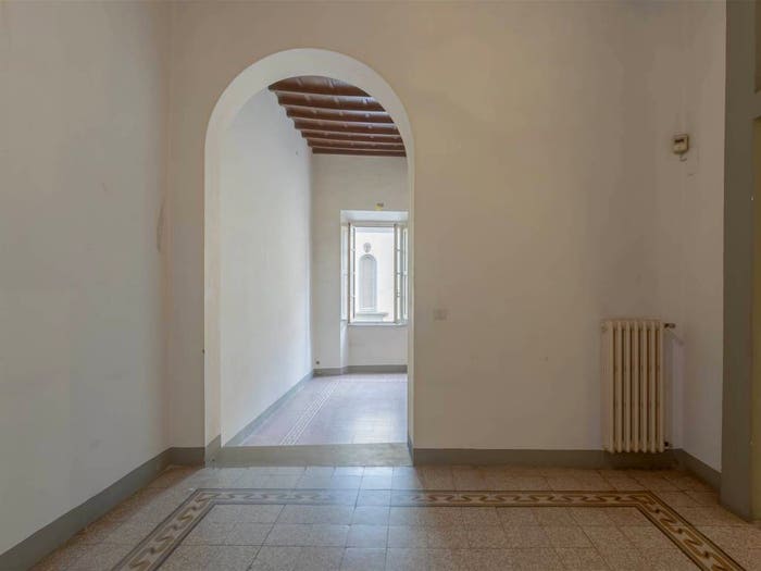 Appartamento con 6 locali in vendita in Via Maggio, Santo Spirito, Firenze