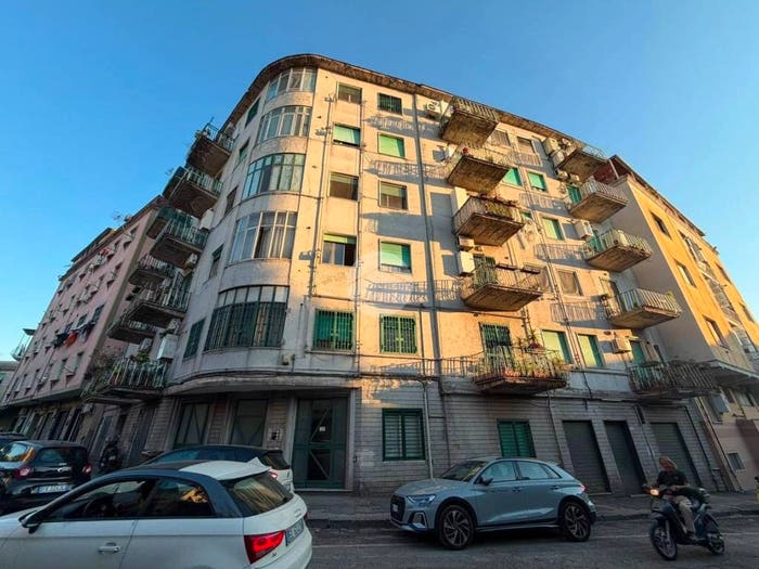 Appartamento trilocale in vendita in Via Filippo Maria Briganti, Capodichino, Napoli