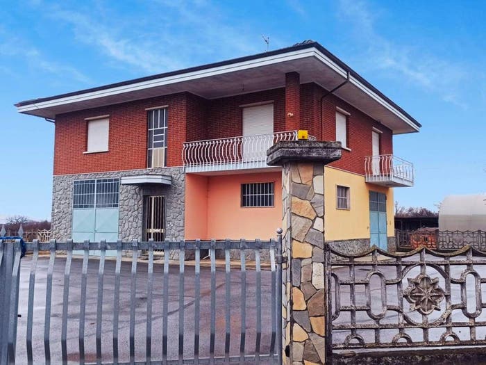 Casa con 5 locali in vendita in Strada Benevagienna, Carrù
