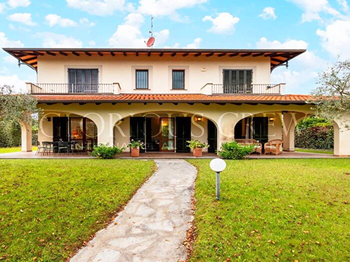 Casa con 6 locali in vendita in Via Pablo Picasso, Vittoria Apuana, Forte dei Marmi