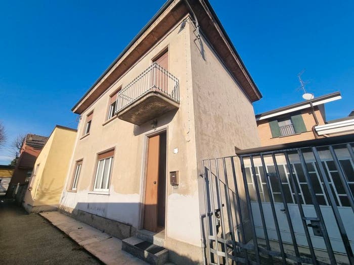Casa quadrilocale in vendita in Via Marzabotto, Centro, Limbiate
