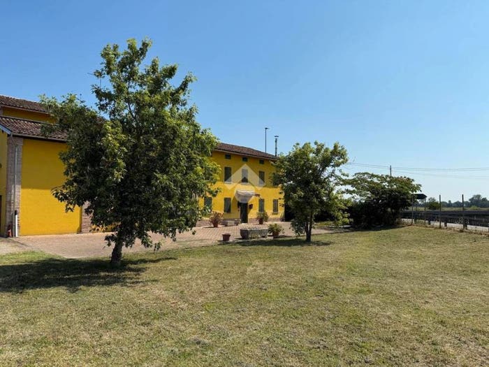 Casa con 6 locali in vendita in via dell'Industria, Vecchia Puglia, Gattatico