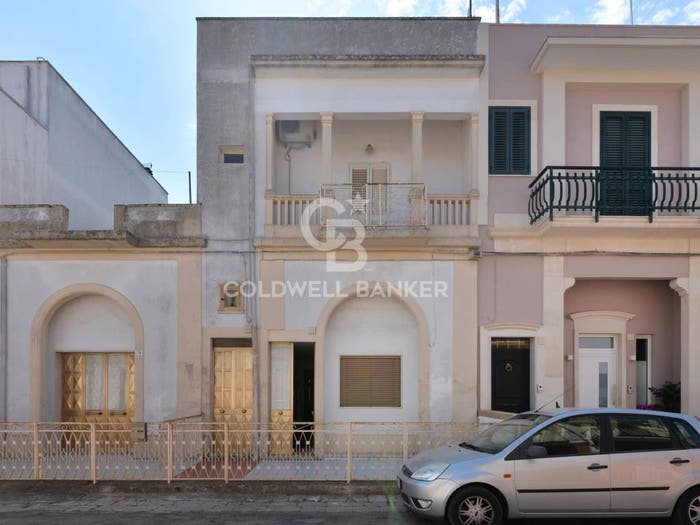 Casa con 6 locali in vendita in Via Chiusa, Cutrofiano