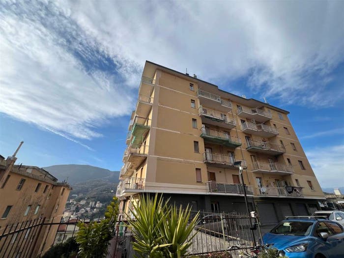 Appartamento con 6 locali in vendita in VIA ORTIGARA, Rivarolo, Genova