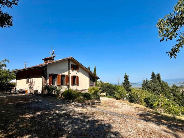 Casa quadrilocale in vendita in Località Case Sparse Montebuono, Magione