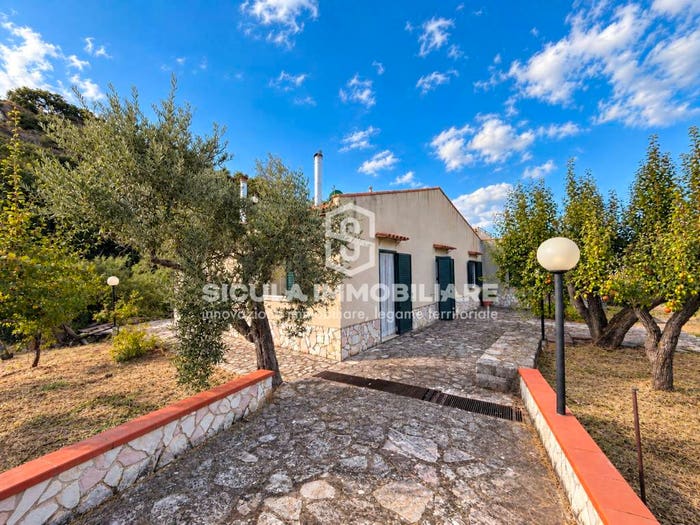 Casa quadrilocale in vendita in Contrada Lacca, Mezzojuso