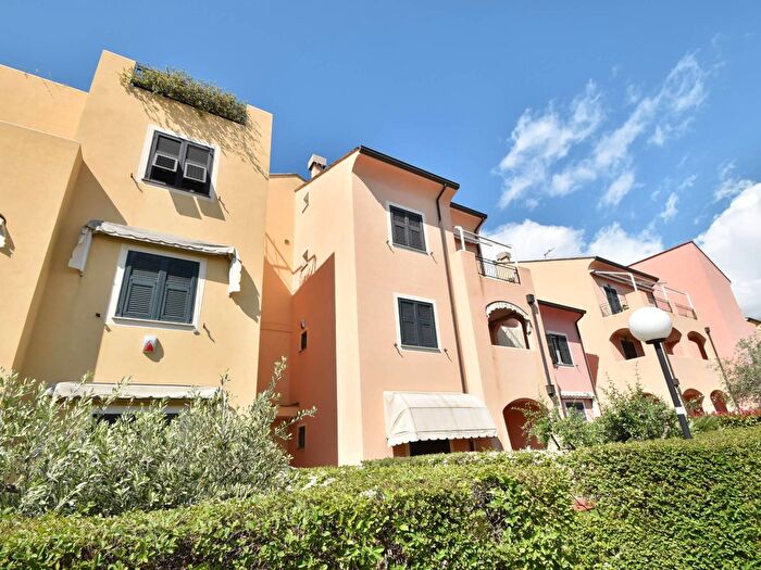 Appartamento trilocale in vendita in Via Gabriele d'Annunzio, Loano