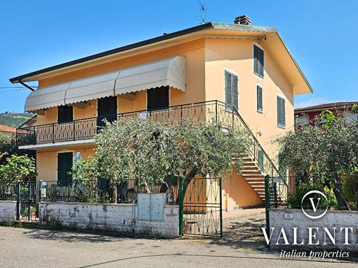 Appartamento quadrilocale in vendita in Via Ferdinando Magellano, Centro, Monsummano Terme