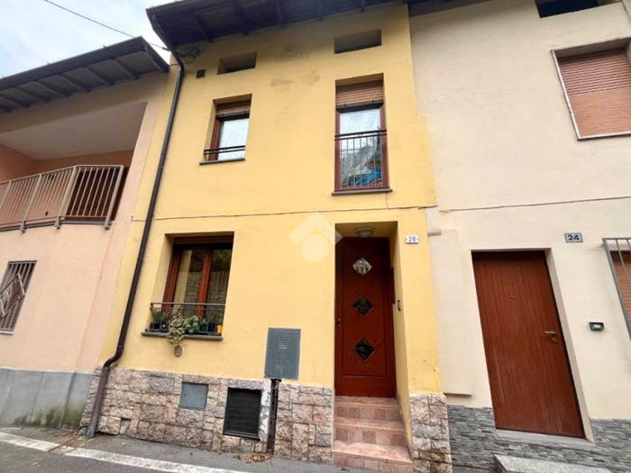Casa quadrilocale in vendita in Via San Carlo, Centro, Costa Volpino