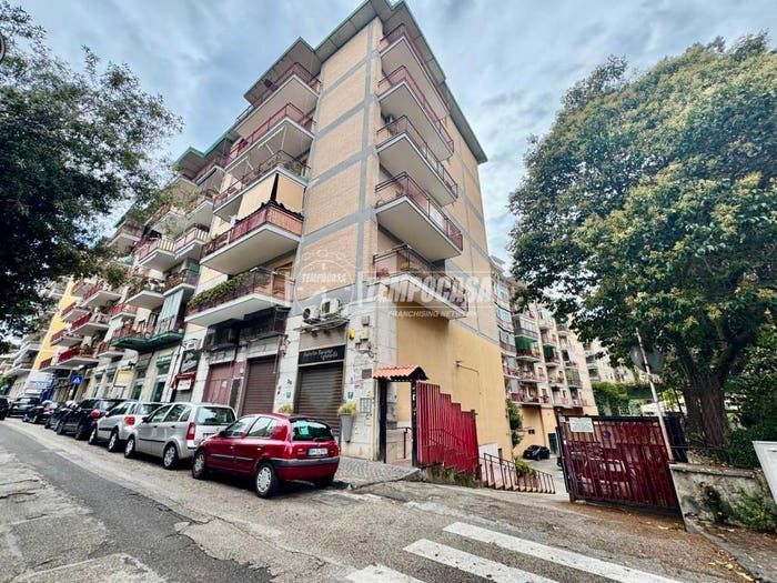 Appartamento quadrilocale in vendita in Via Eduardo Nicolardi, Colli Aminei Capodimonte, Napoli