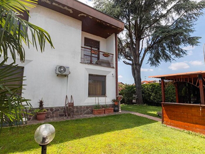 Casa quadrilocale in vendita in Via Giacomo Zanella, Ravello Villastanza Villapia, Parabiago