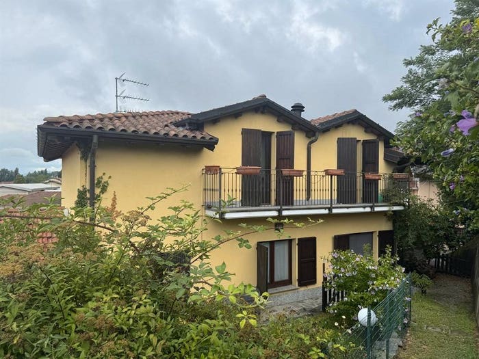 Casa quadrilocale in vendita in AL RONCO, Centro, Gavirate