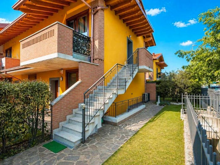 Appartamento trilocale in vendita in via Carlo Alberto dalla Chiesa, Bonate Sopra
