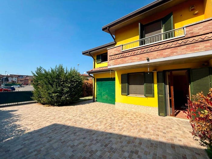 Casa quadrilocale in vendita in Via Umberto Terracini, Centro, Chignolo Po