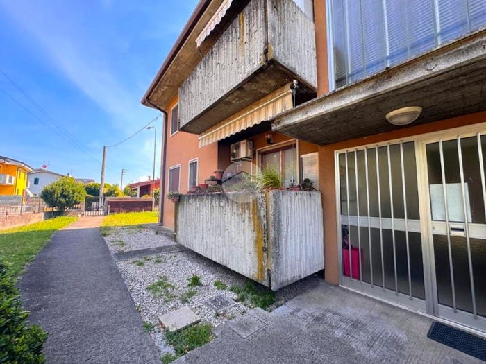 Appartamento bilocale in vendita in Via Savonarola, Beccacivetta Azzano, Castel d'Azzano
