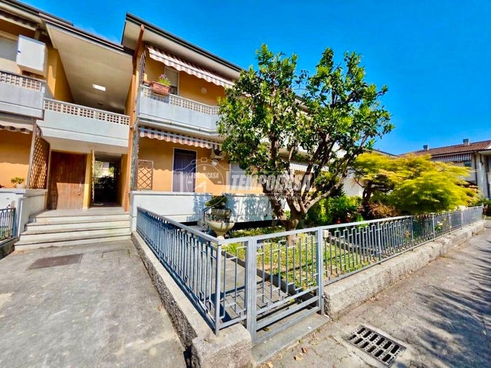 Casa quadrilocale in vendita in Via Puliche, Marina di Massa Centro, Massa