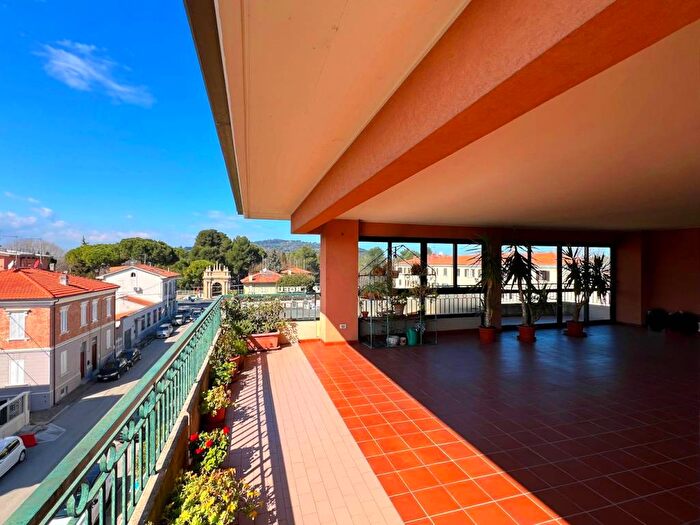 Casa con 5 locali in vendita in Via Pietro Gai, Pantano, Pesaro