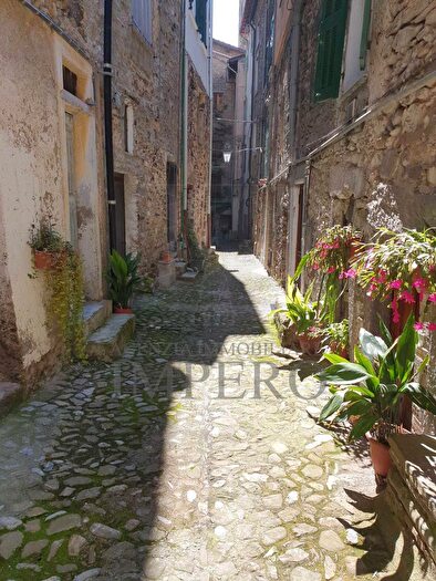 Appartamento quadrilocale in vendita in Via Borghi Snc, Pigna