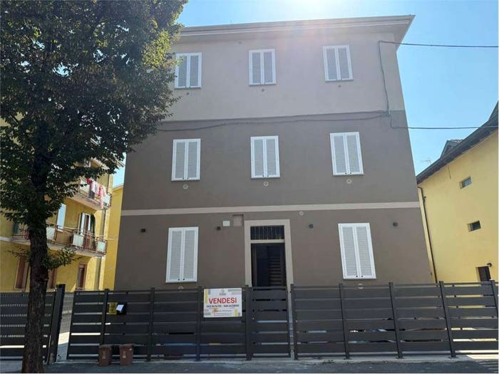 Appartamento quadrilocale in vendita in VIA MONTEBELLO, Infrangibile, Piacenza