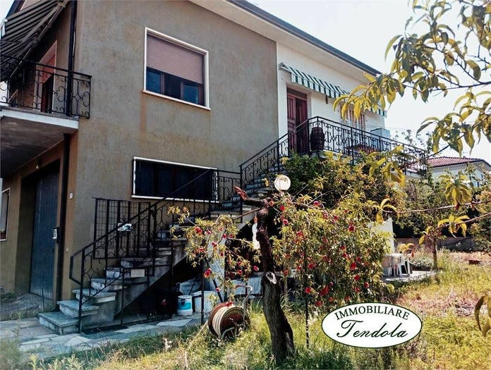 Casa con 6 locali in vendita in Castelnuovo Magra