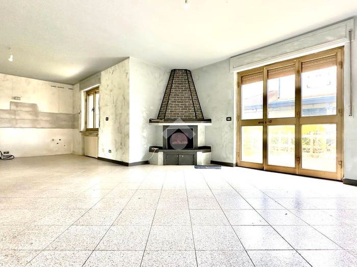 Casa con 6 locali in vendita in Via Gioacchino Rossini, Centro, Basaluzzo