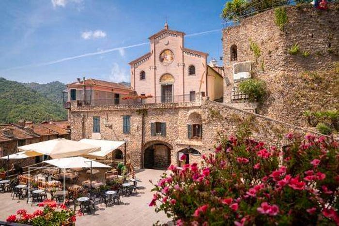 Appartamento trilocale in vendita in Via Sant'Anna, Centro, Apricale
