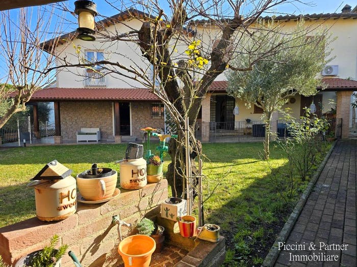 Casa con 6 locali in vendita in Piazzale Umbria, San Fatucchio, Castiglione del Lago