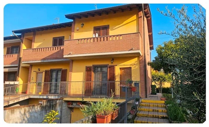 Casa quadrilocale in vendita in Corteolona e Genzone