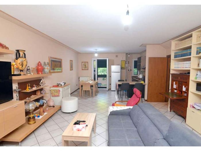 Casa quadrilocale in vendita in Uggia Pazzera Bizzarrino, Monsummano Terme