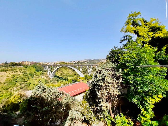 Appartamento con 5 locali in vendita in Via Carlo V, Centro Storico, Catanzaro