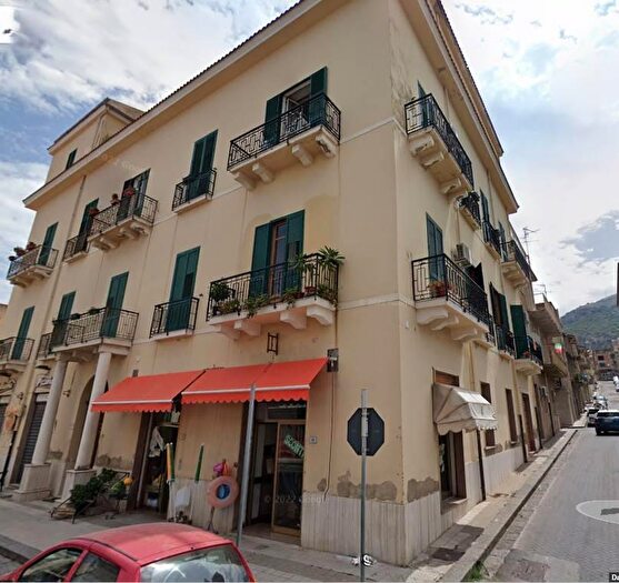 Appartamento con 6 locali in vendita in Via Ricca Salerno, Acquedolci