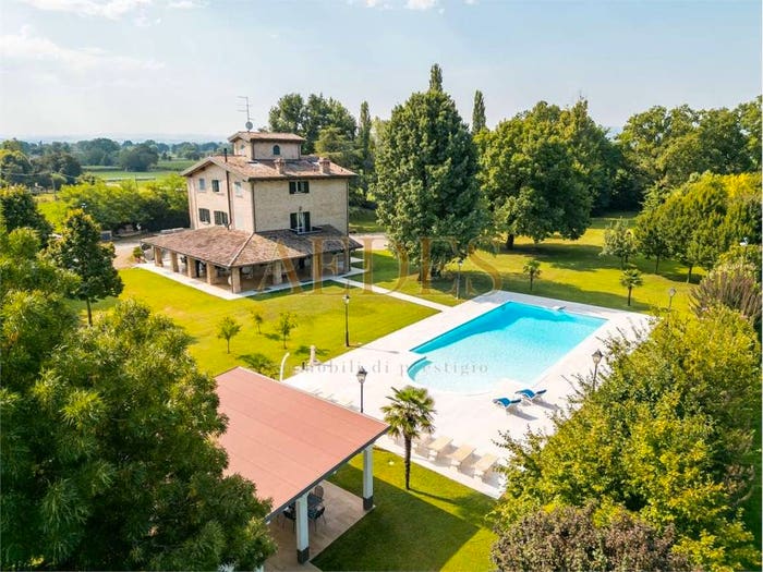 Casa con 6 locali in vendita in Formigine