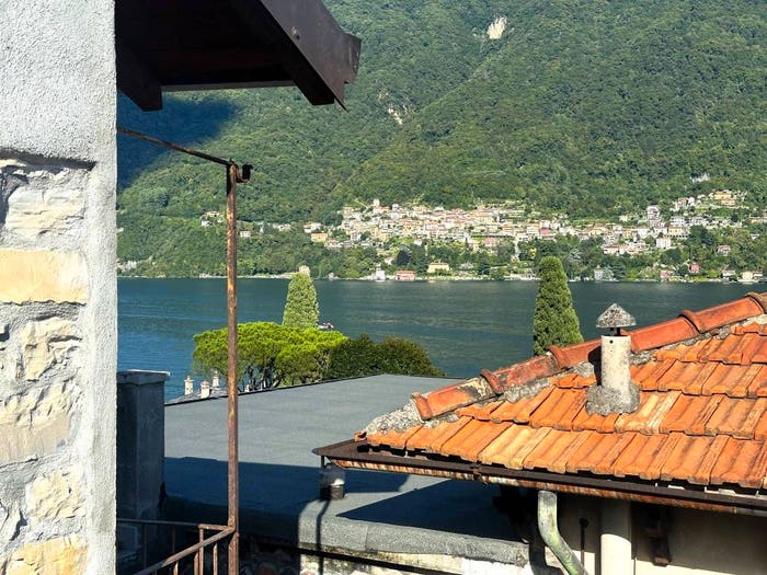 Casa quadrilocale in vendita in Via dei Portici, Laglio