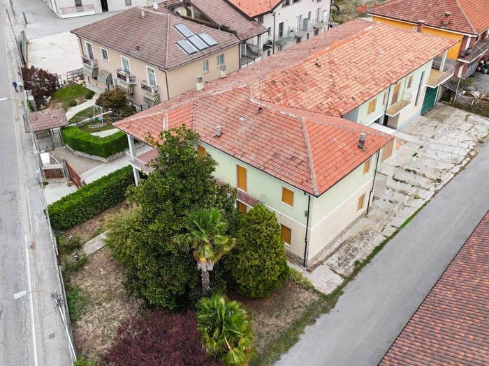 Casa con 6 locali in vendita in Via Martiri, Centro, Narzole