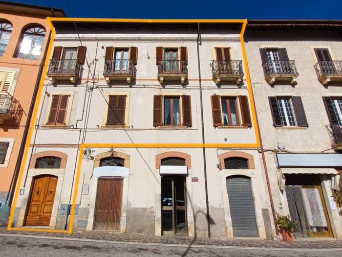 Appartamento con 6 locali in vendita in Via Roma, Centro, Fontecchio
