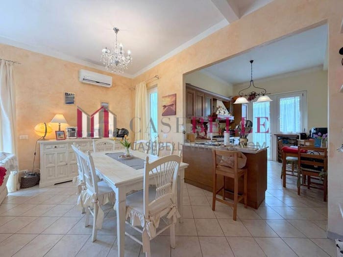 Casa con 6 locali in vendita in Via degli Orti, Piano di Mommio, Massarosa
