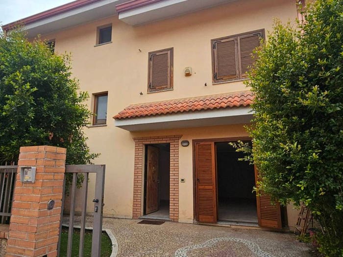 Casa con 6 locali in vendita in Via Bambinello Gesù, Stadio Pontepiccolo, Catanzaro