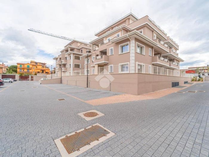 Appartamento trilocale in vendita in Via di Vermicino, Borghesiana, Roma