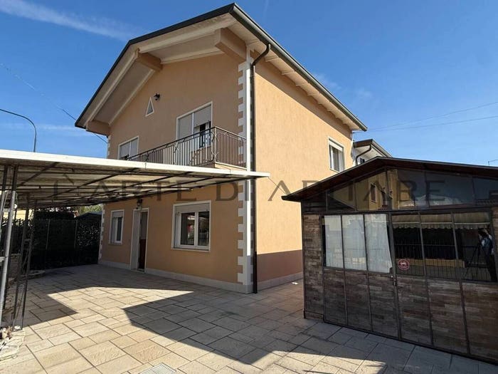 Casa con 6 locali in vendita in VIA SANSOVINO, Centro, Noale
