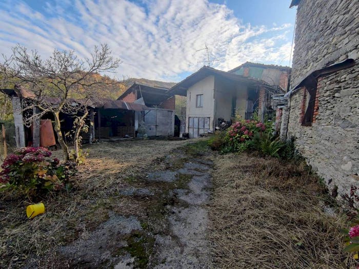 Casa con 6 locali in vendita in Via Comba Gambasca, Sanfront