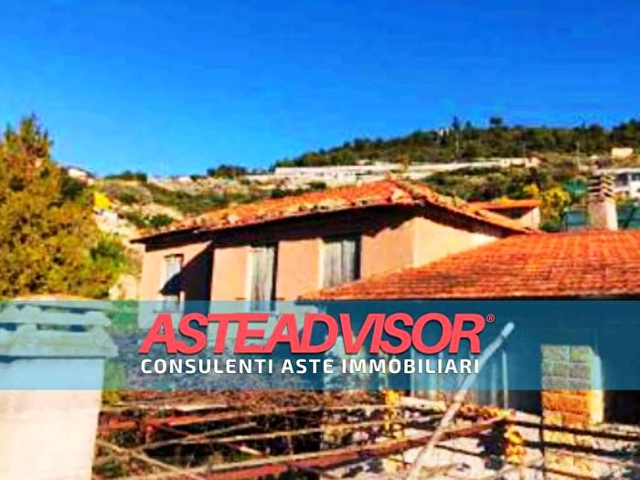 Casa con 6 locali in vendita in Strada Cornice dei Due Golfi, Arziglia Madonna della Ruota, Bordighera