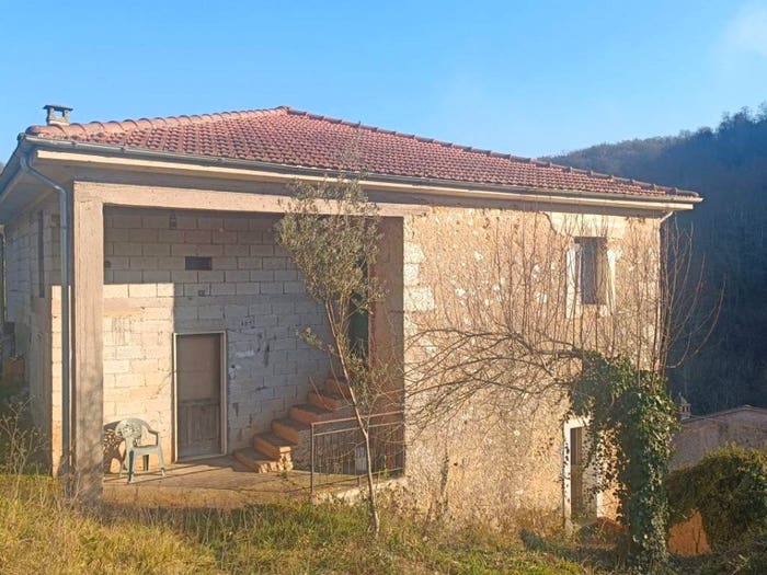 Casa con 6 locali in vendita in Via Musciatto, Cisterna, Fontechiari