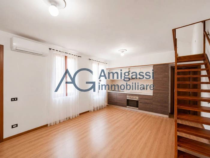 Appartamento trilocale in vendita in Via Roma, Centro, Nembro