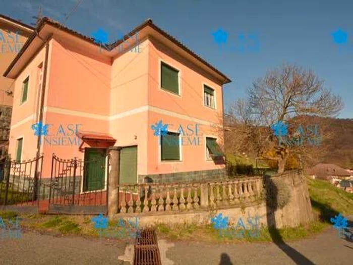 Appartamento con 5 locali in vendita in Strada Panoramica Ciazze, Centro, Rossiglione