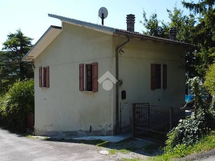 Casa bilocale in vendita in Strada Vignetta, Neviano degli Arduini